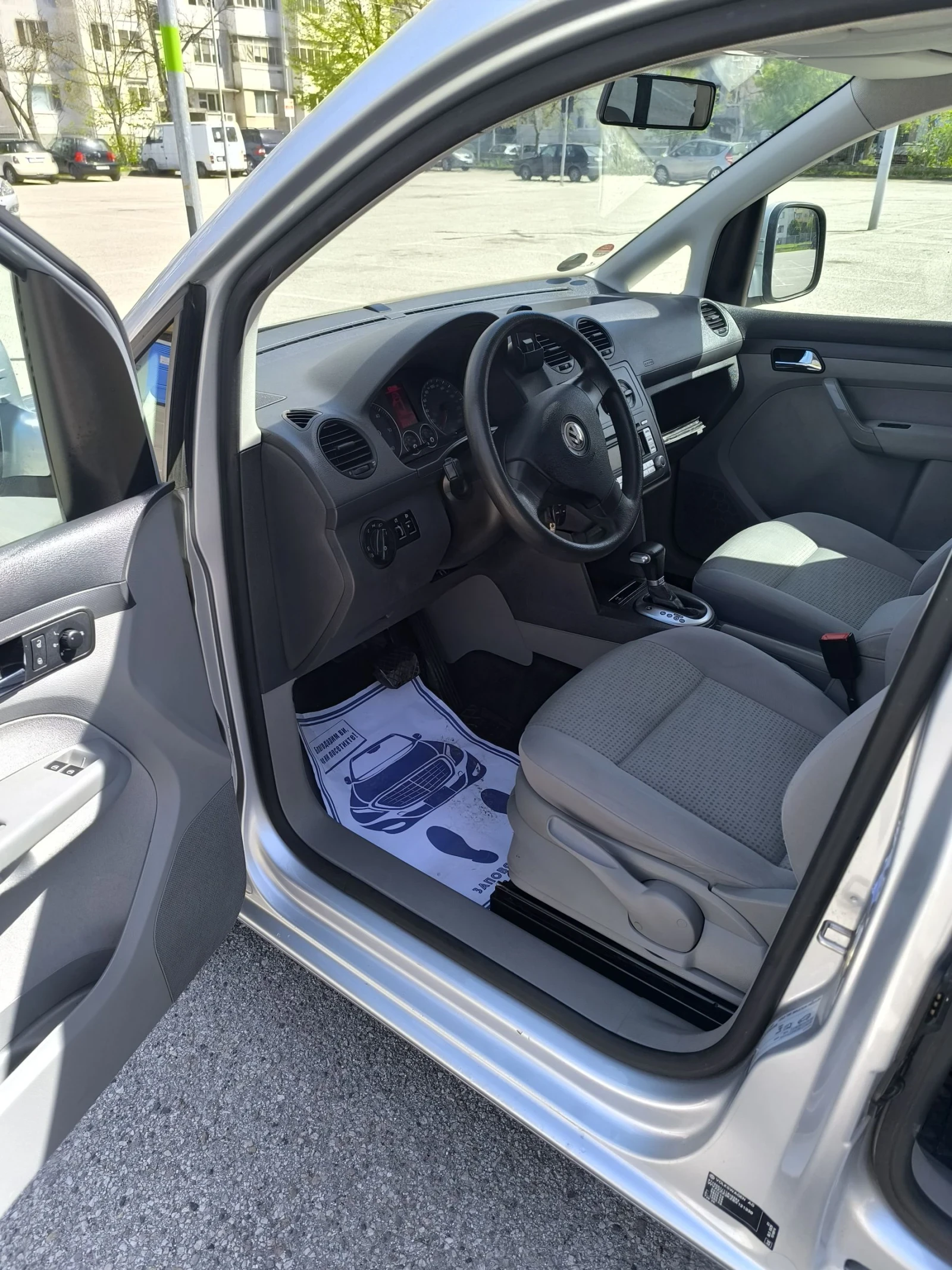 VW Caddy 1.9TDI MAXI DSG, снимка 9 - Автомобили и джипове - 54229375