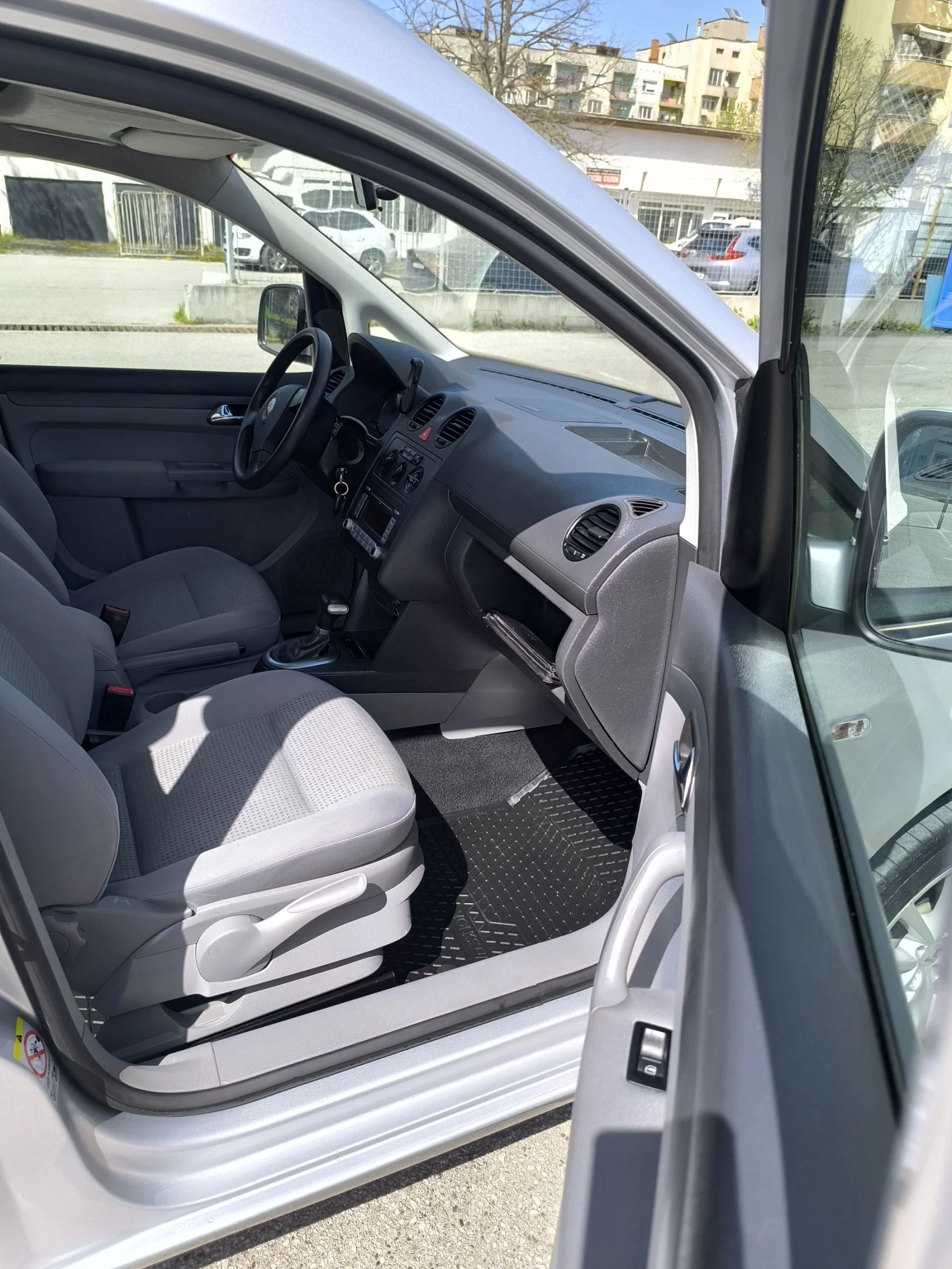 VW Caddy 1.9TDI MAXI DSG, снимка 7 - Автомобили и джипове - 54229375