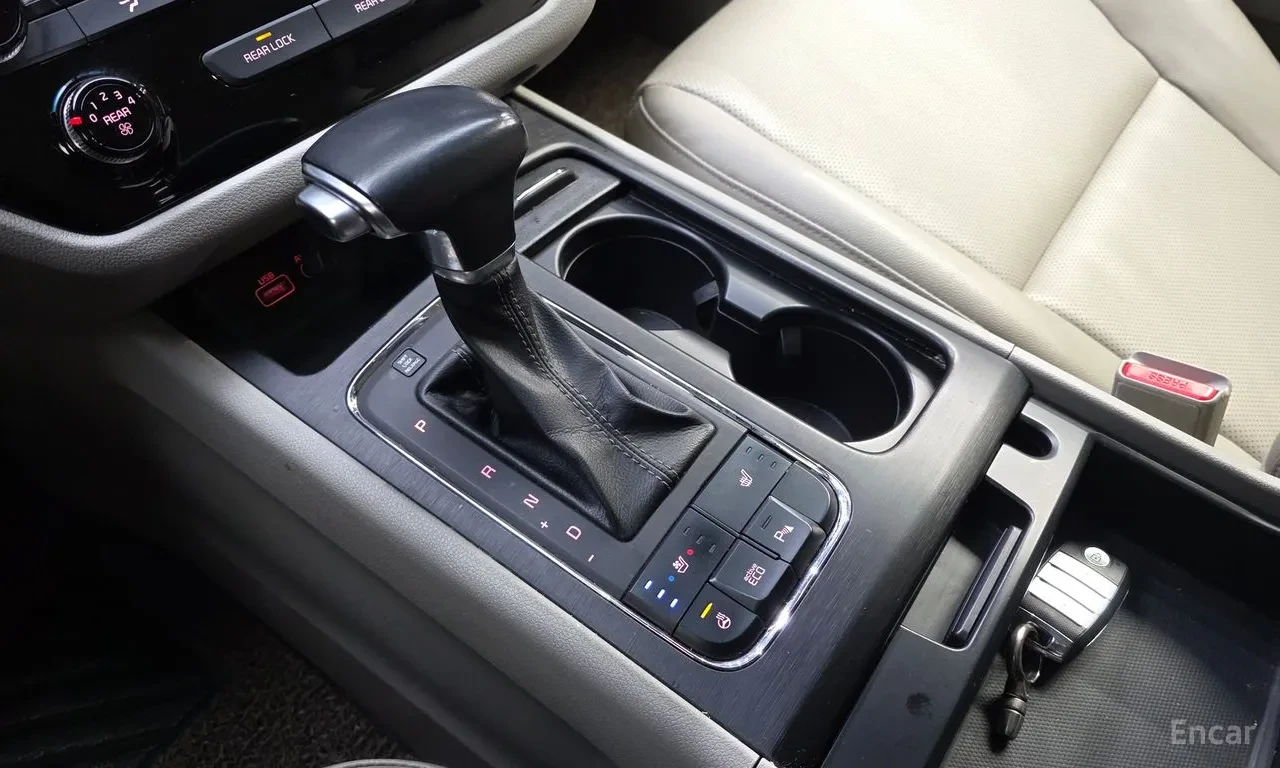 Kia Carnival 9 местна/Luxury Line/модел 2018 , снимка 7 - Автомобили и джипове - 54680211