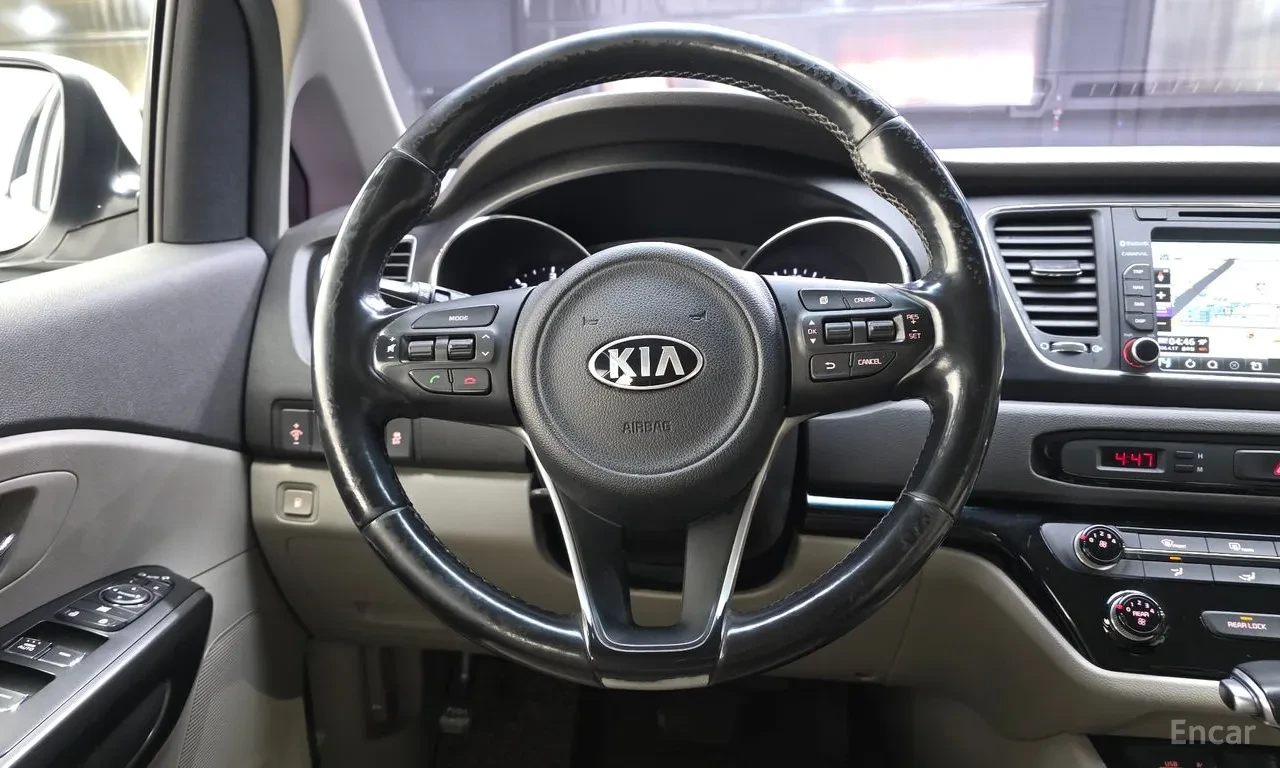 Kia Carnival 9 местна/Luxury Line/модел 2018 , снимка 11 - Автомобили и джипове - 54680211