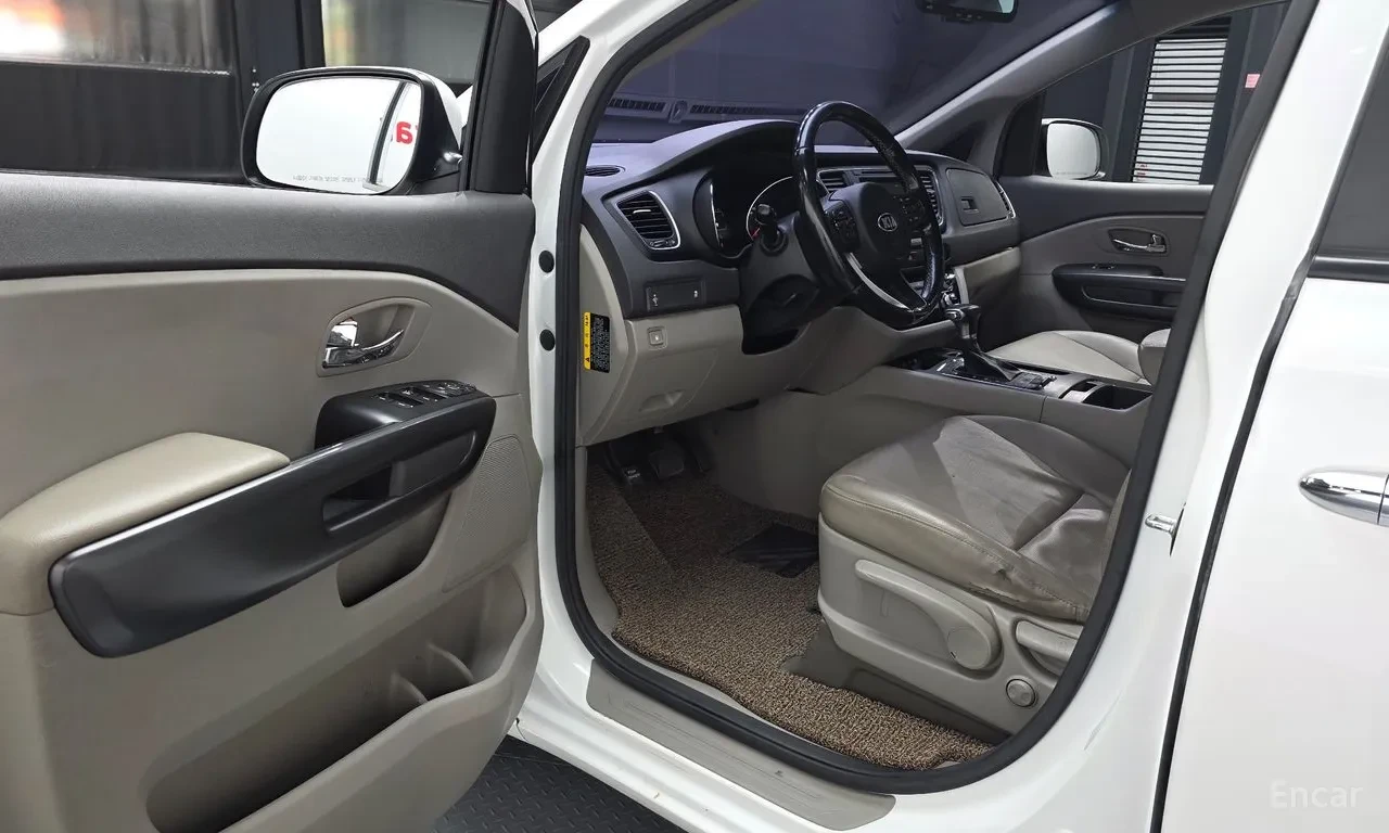 Kia Carnival 9 местна/Luxury Line/модел 2018 , снимка 8 - Автомобили и джипове - 54680211
