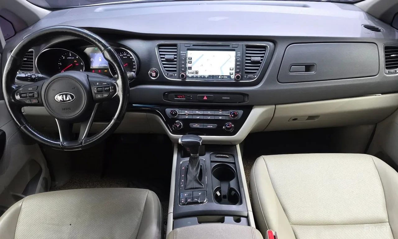 Kia Carnival 9 местна/Luxury Line/модел 2018 , снимка 6 - Автомобили и джипове - 54680211