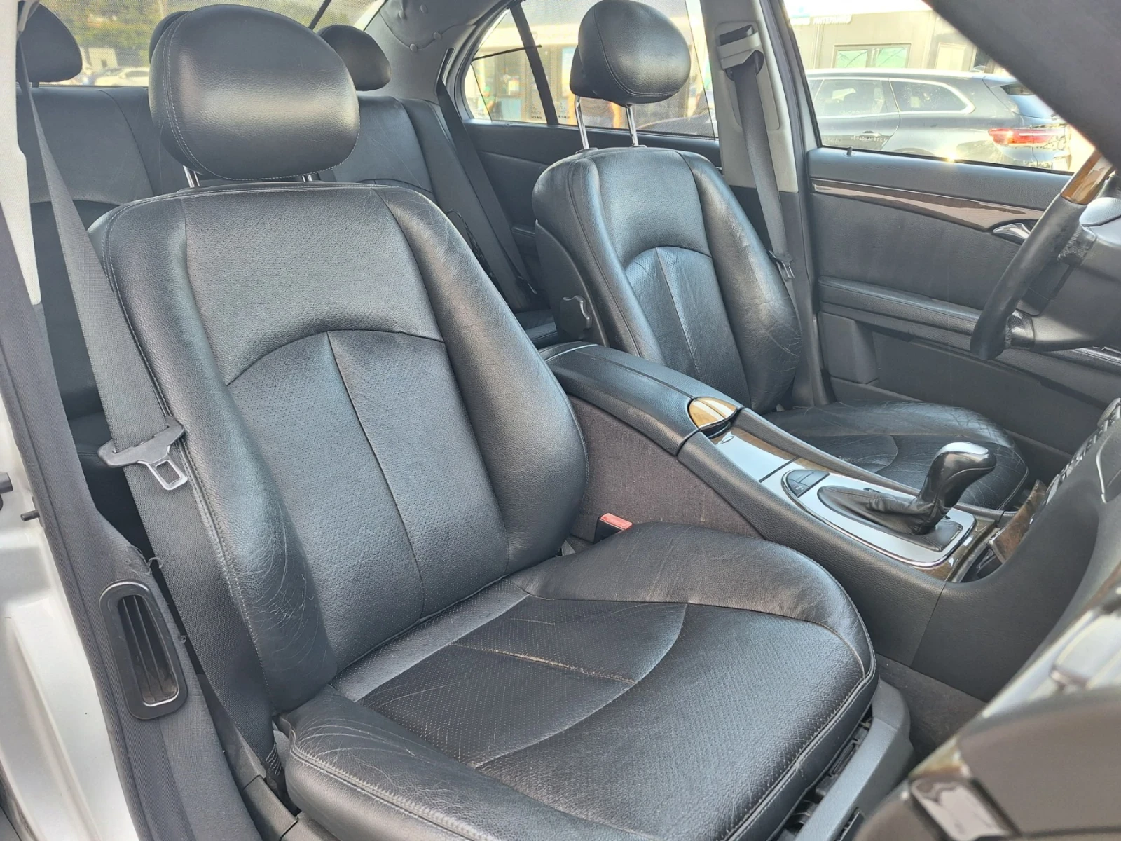 Mercedes-Benz E 270 2.7CDI automatic , снимка 12 - Автомобили и джипове - 55040328