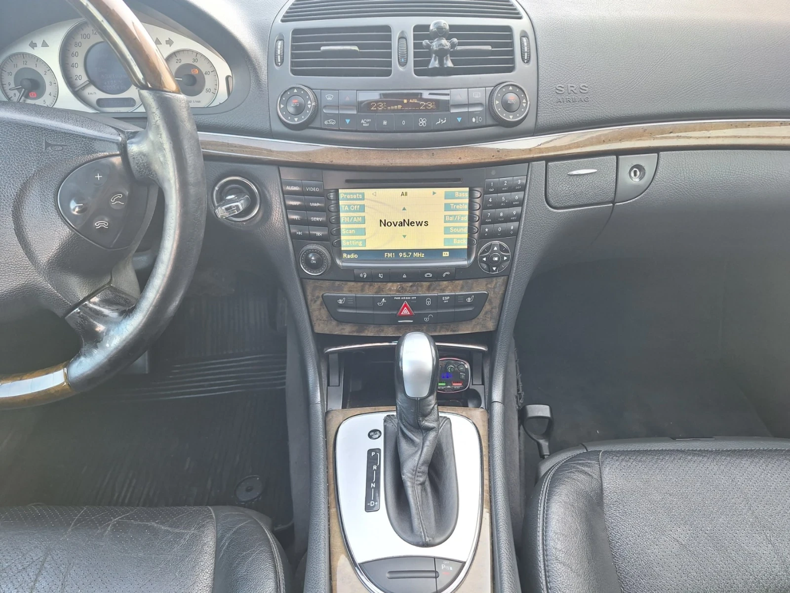 Mercedes-Benz E 270 2.7CDI automatic , снимка 8 - Автомобили и джипове - 55040328