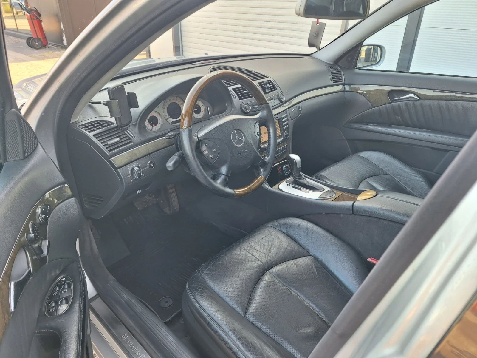 Mercedes-Benz E 270 2.7CDI automatic , снимка 10 - Автомобили и джипове - 55040328