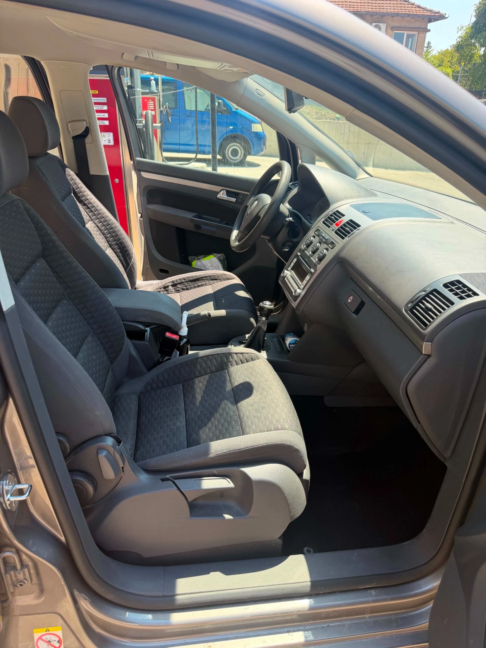 VW Touran, снимка 17 - Автомобили и джипове - 55579410
