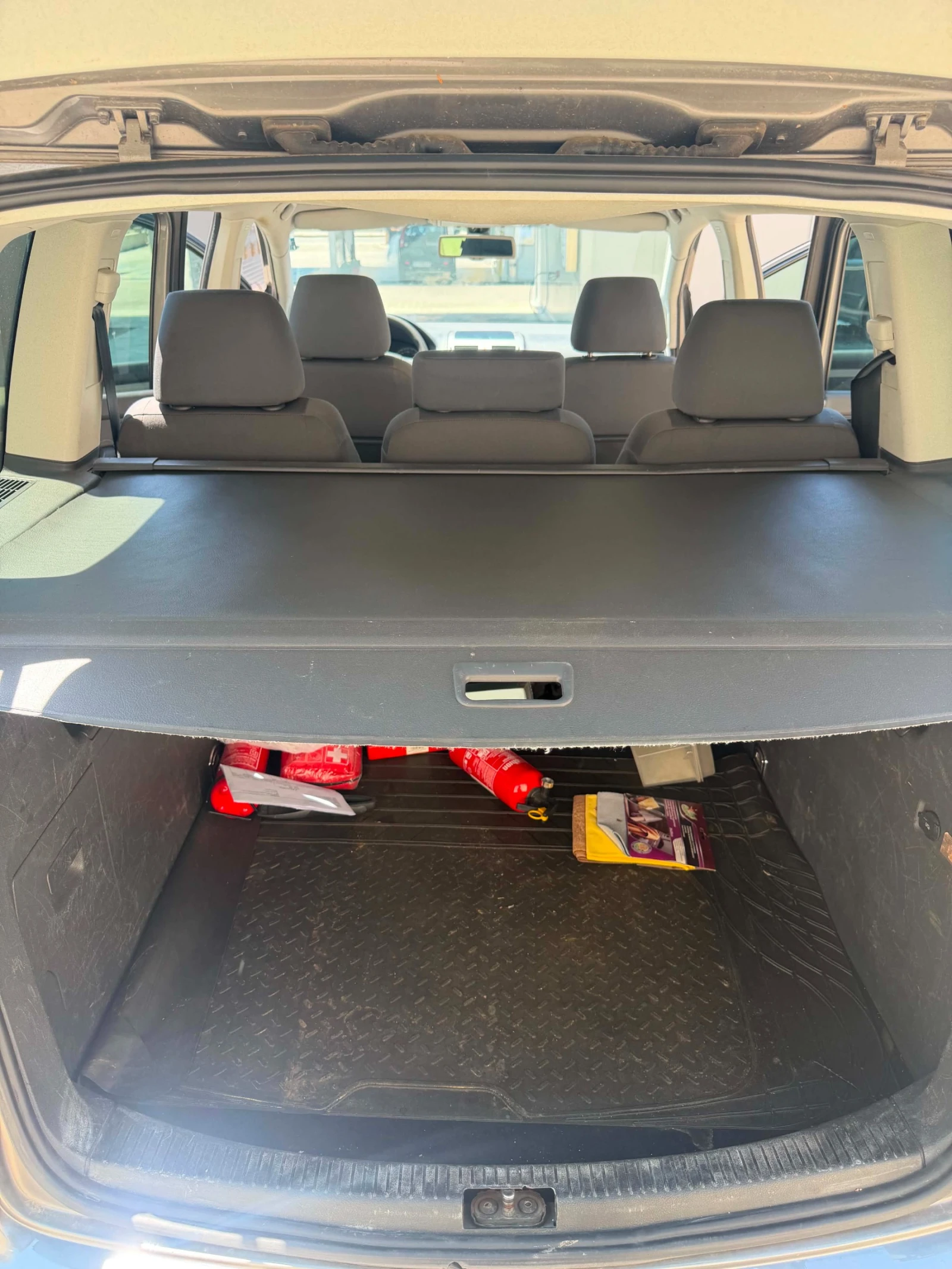 VW Touran, снимка 15 - Автомобили и джипове - 55579410