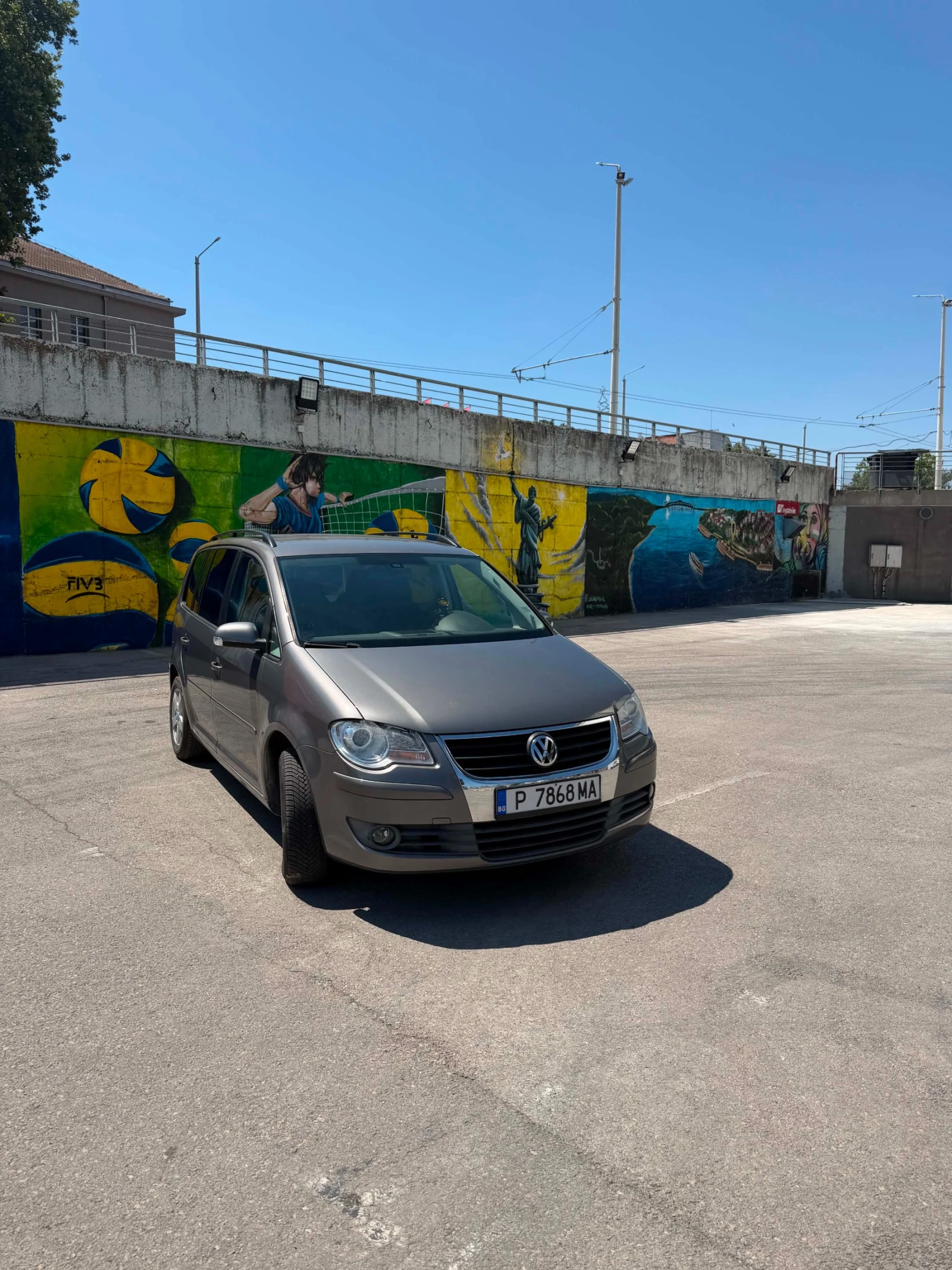VW Touran, снимка 4 - Автомобили и джипове - 55579410