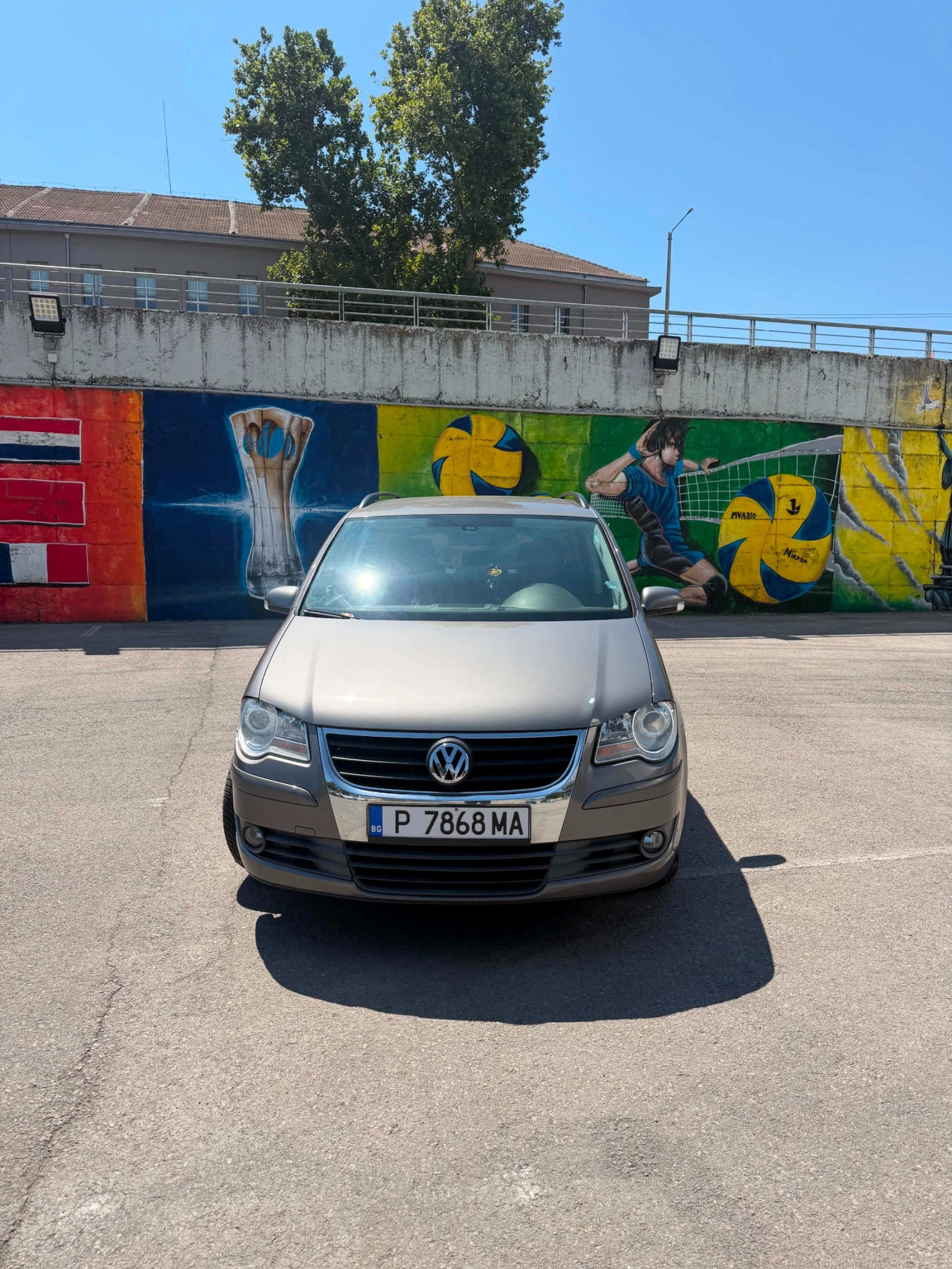 VW Touran, снимка 8 - Автомобили и джипове - 55579410