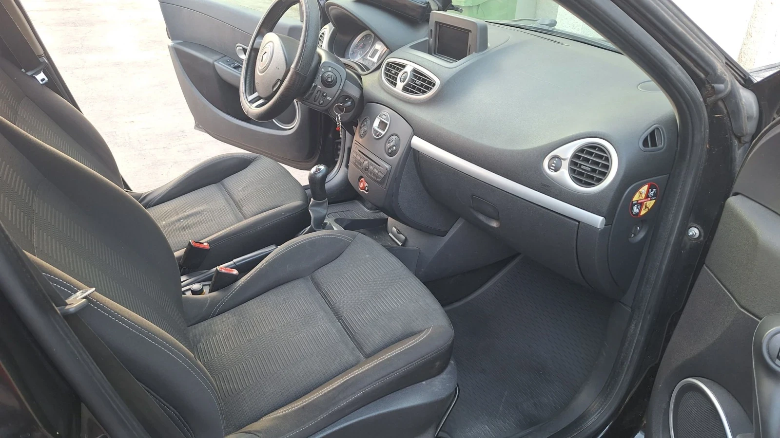 Renault Clio 1.5 dci groudtour, снимка 8 - Автомобили и джипове - 55657537