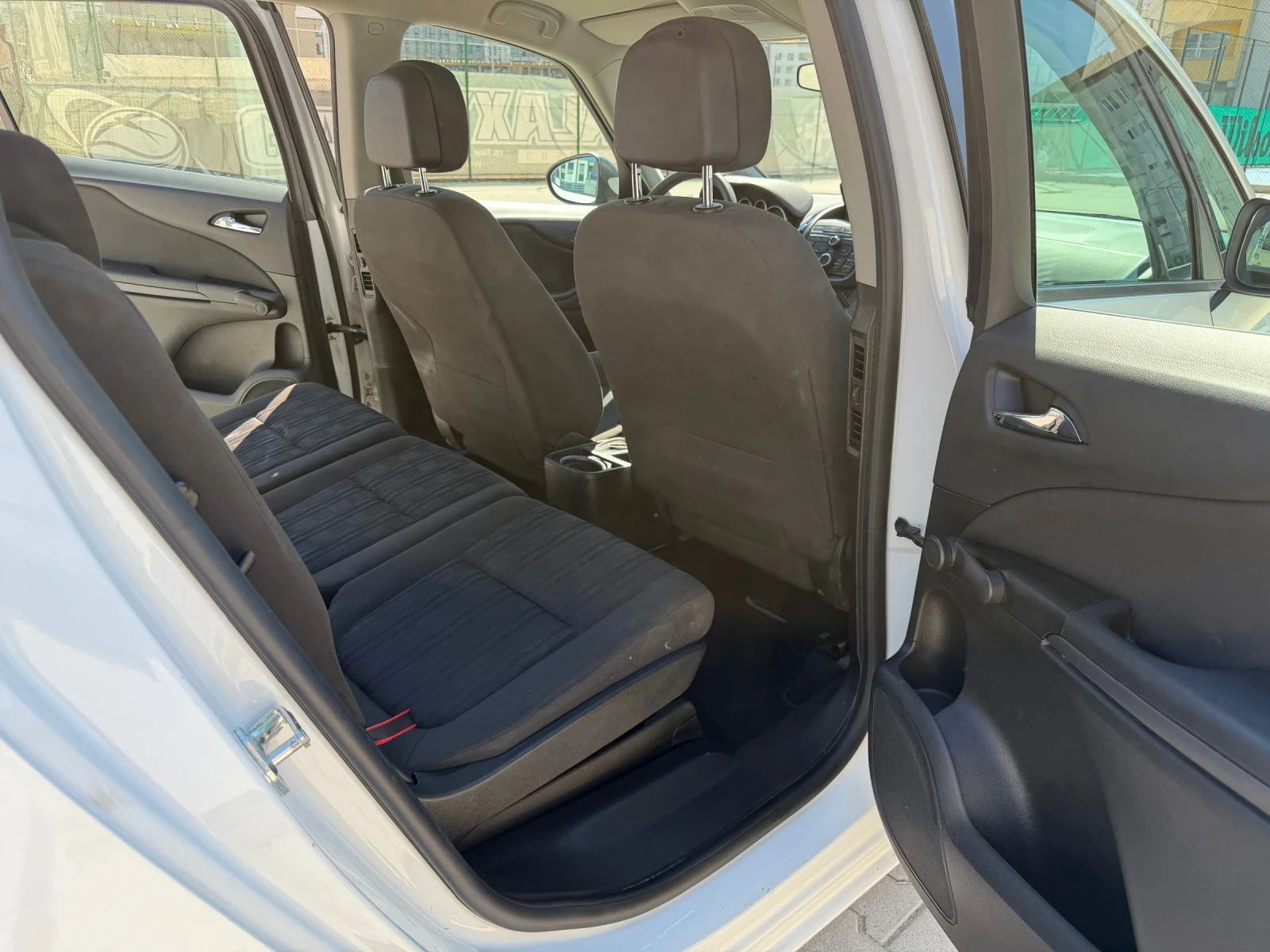 Opel Zafira 2.0 136 7 места, снимка 12 - Автомобили и джипове - 56019456