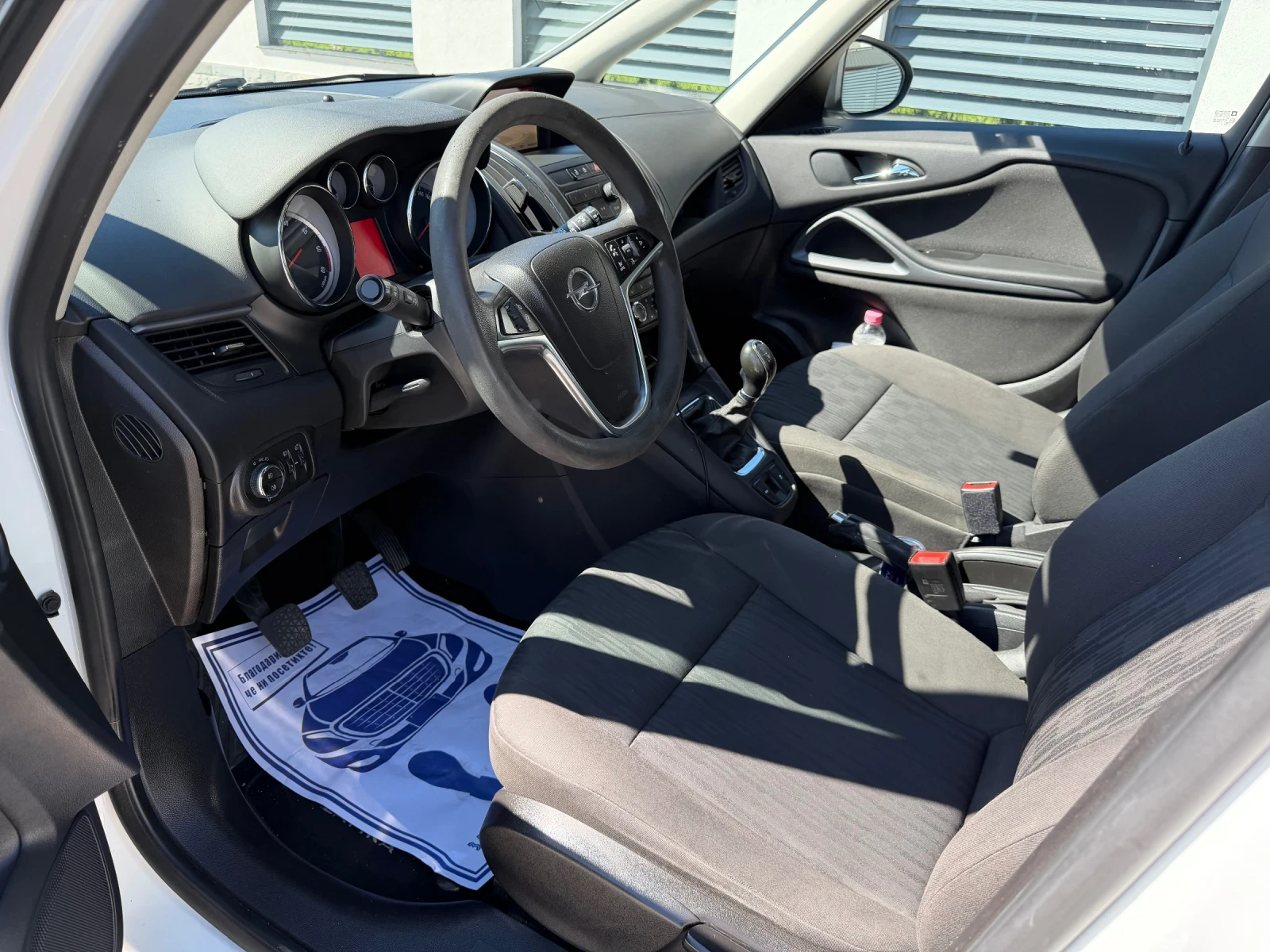 Opel Zafira 2.0 136 7 места, снимка 10 - Автомобили и джипове - 56019456