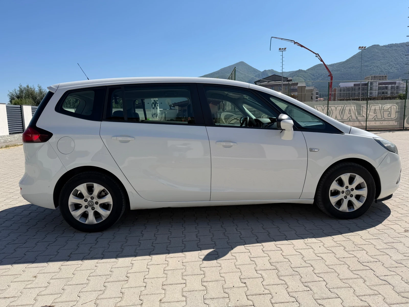 Opel Zafira 2.0 136 7 места, снимка 4 - Автомобили и джипове - 56019456