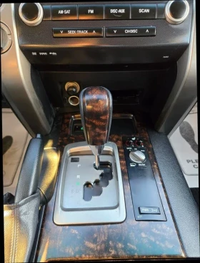 Toyota Land cruiser 5.7 V8 * 7 Места * 1 Собственик * Сервизна история, снимка 11