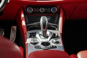 Alfa Romeo Stelvio | AWD| HARMAN KARDON| BSM| NAVI| PANO| RED INT, снимка 15