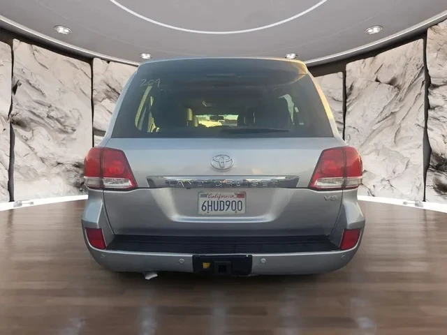 Toyota Land cruiser 5.7 V8 * 7 Места * 1 Собственик * Сервизна история - изображение 4