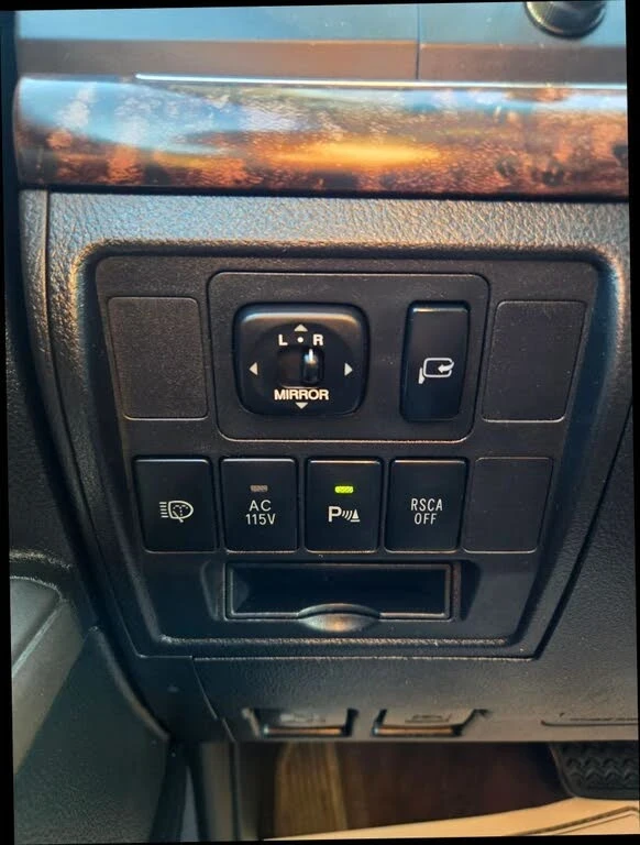 Toyota Land cruiser 5.7 V8 * 7 Места * 1 Собственик * Сервизна история, снимка 12 - Автомобили и джипове - 53782166