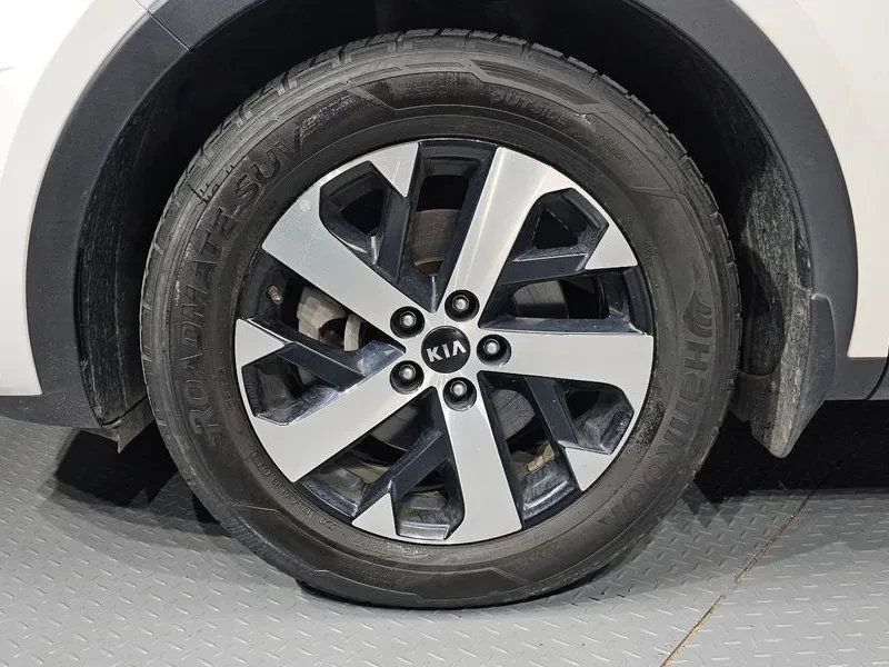 Kia Sorento 2.2 CRDI 4WD - САМО 30% АВАНС, снимка 5 - Автомобили и джипове - 56018258