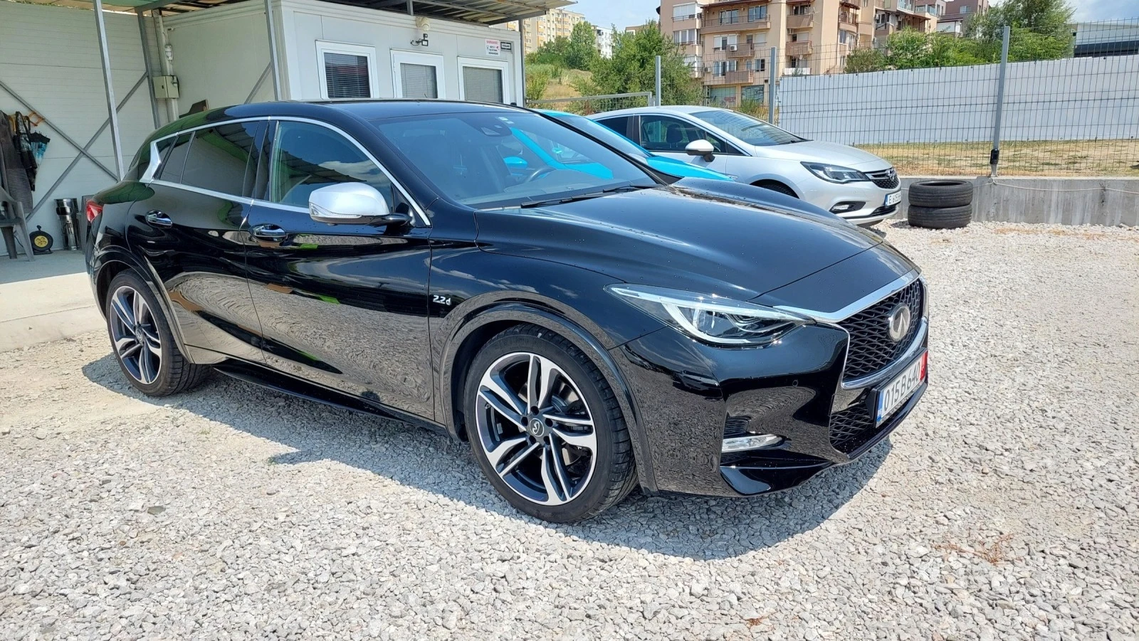 Infiniti Q30 QS30 4x4 - изображение 2