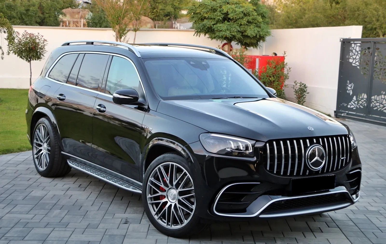 Mercedes-Benz GLS 63 AMG, снимка 4 - Автомобили и джипове - 54194388