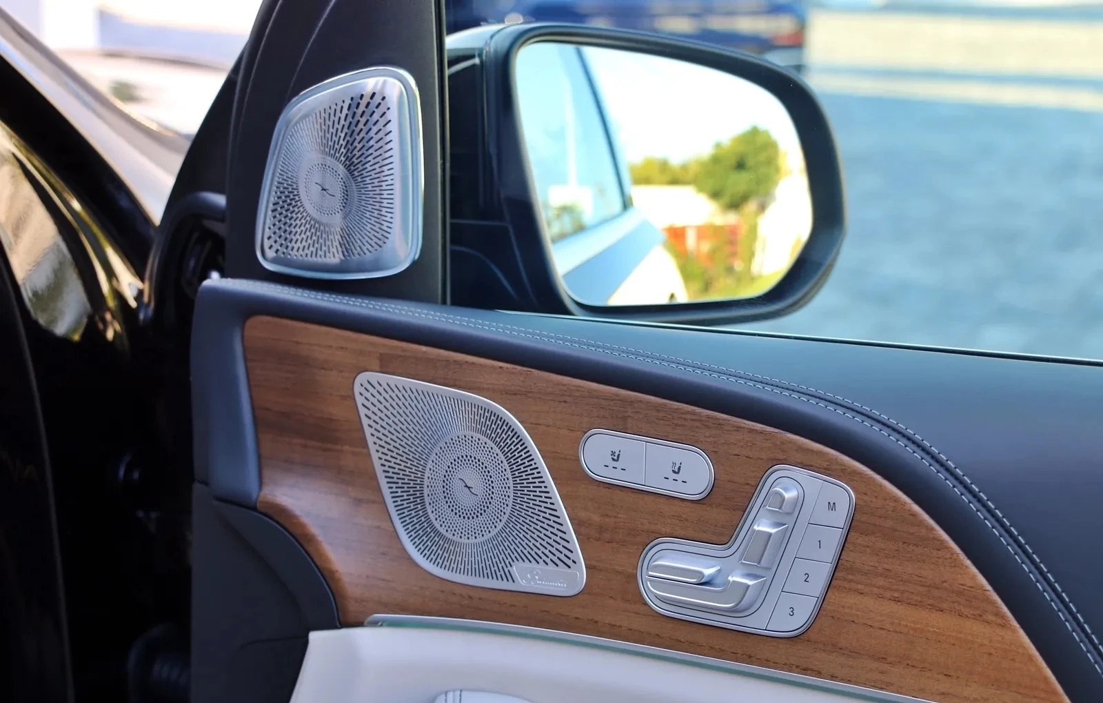 Mercedes-Benz GLS 63 AMG, снимка 13 - Автомобили и джипове - 54194388