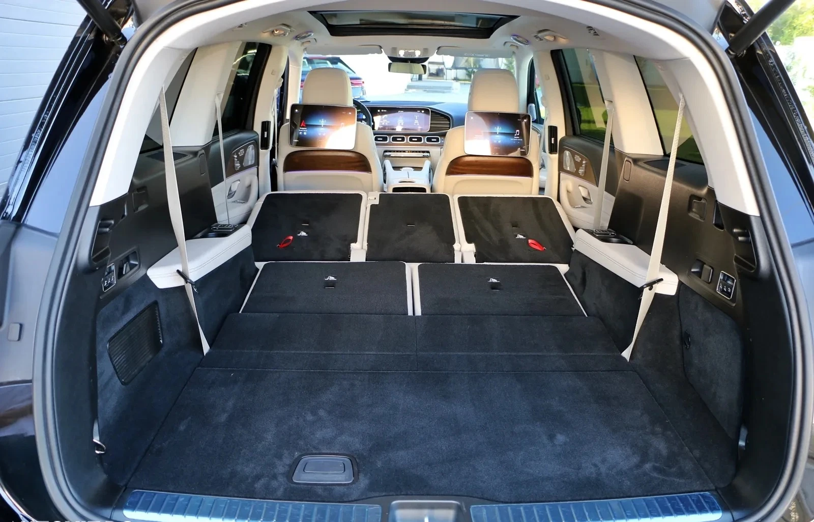 Mercedes-Benz GLS 63 AMG, снимка 16 - Автомобили и джипове - 54194388