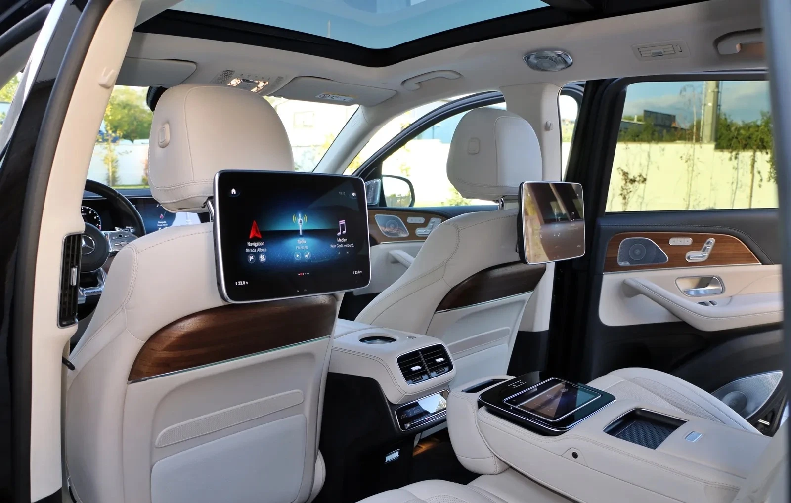 Mercedes-Benz GLS 63 AMG, снимка 10 - Автомобили и джипове - 54194388