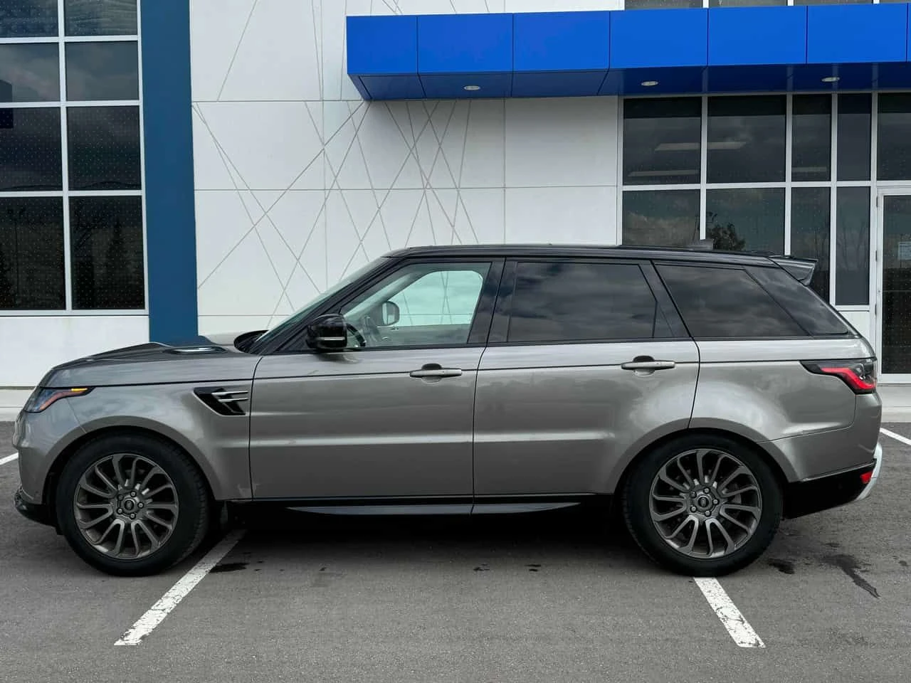 Land Rover Range Rover Sport * HSE * PANO * NAVI * ЛИЦЕНЗИРАН ДИЛЪР, снимка 2 - Автомобили и джипове - 54502262