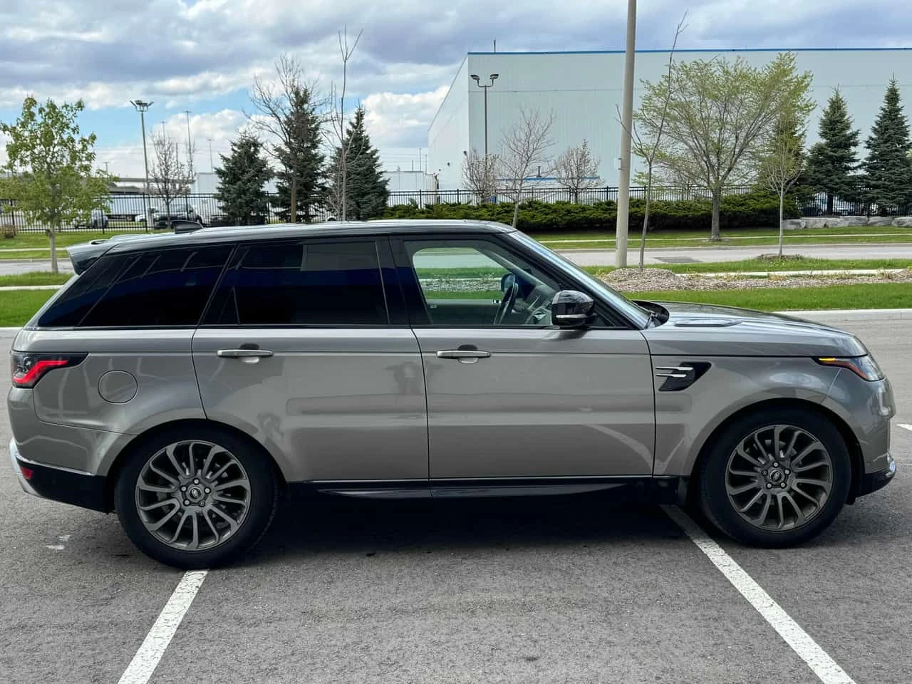 Land Rover Range Rover Sport * HSE * PANO * NAVI * ЛИЦЕНЗИРАН ДИЛЪР, снимка 3 - Автомобили и джипове - 54502262