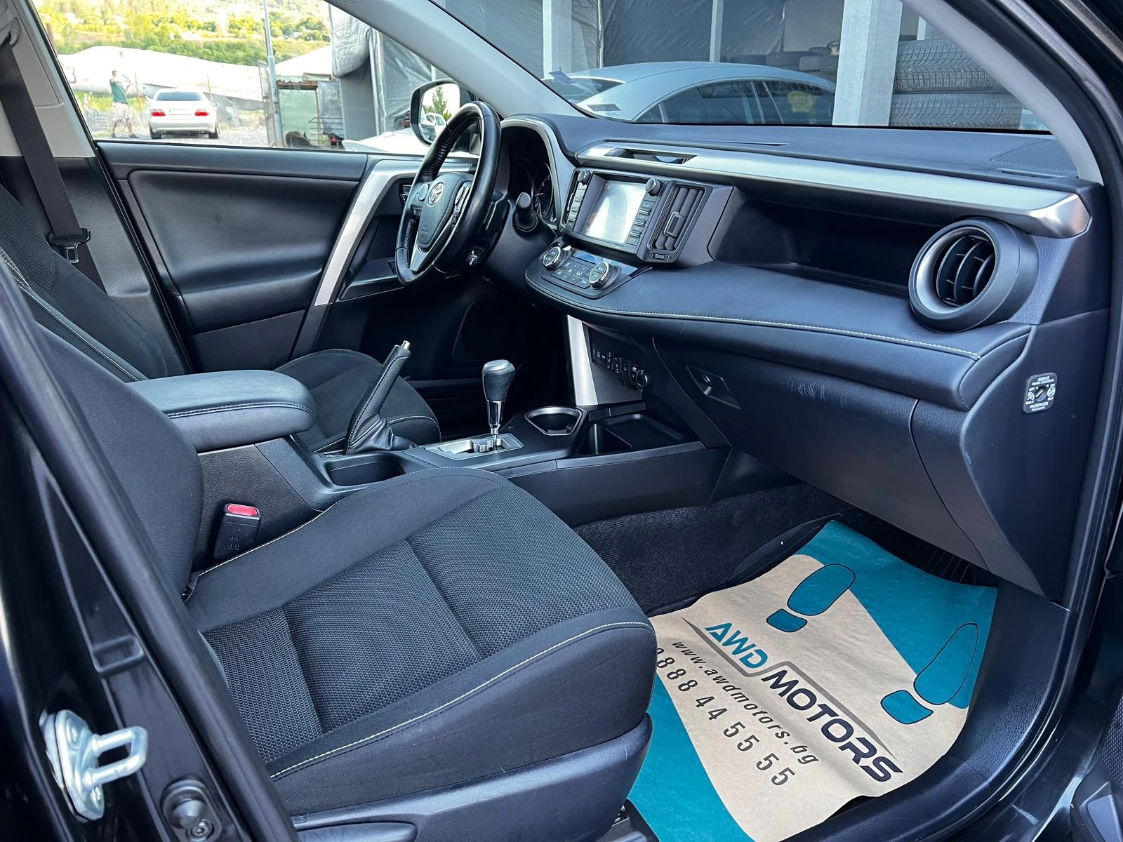 Toyota Rav4 Limited Facelift 2.0i 4x4 Регистриран Обслужен, снимка 8 - Автомобили и джипове - 54976834