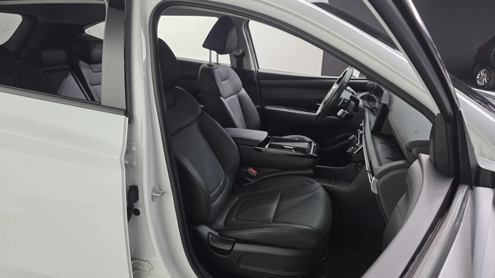 Hyundai Tucson 2024* 4X4* 19075 KM* ДИСТРОНИК* ОБДУХ* КРАЙНА ЦЕНА, снимка 15 - Автомобили и джипове - 55041772