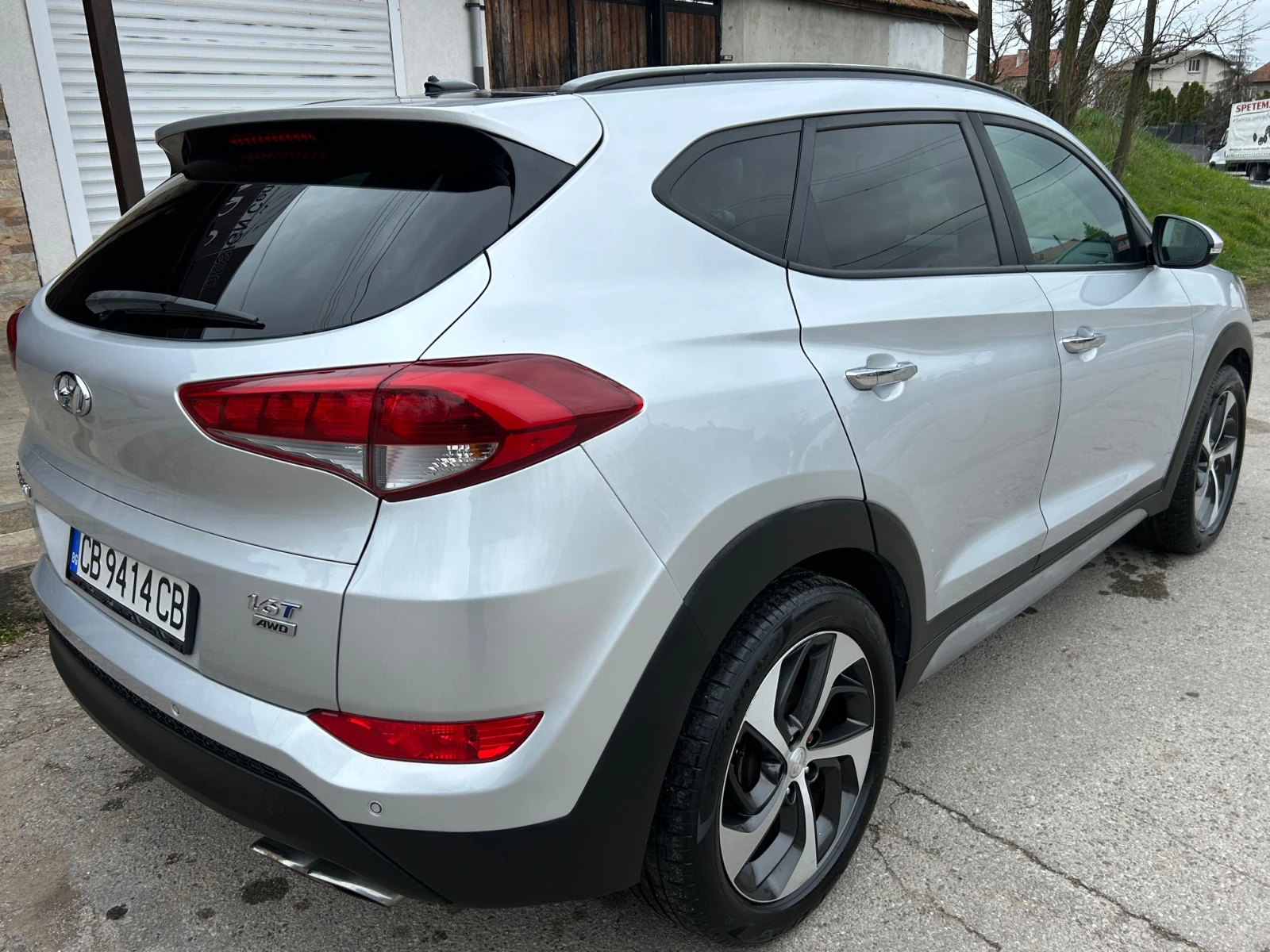 Hyundai Tucson 1.6T/4x4/Автомат, снимка 4 - Автомобили и джипове - 56042006