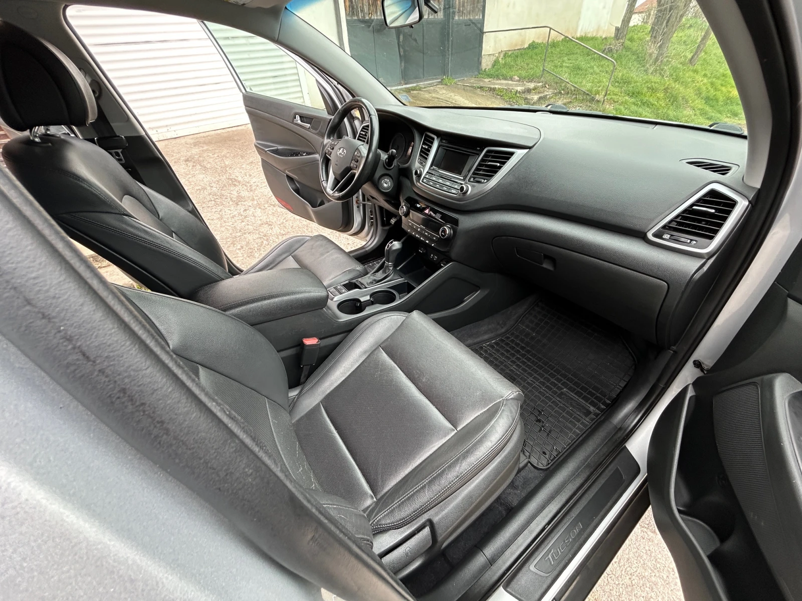 Hyundai Tucson 1.6T/4x4/Автомат, снимка 11 - Автомобили и джипове - 56042006