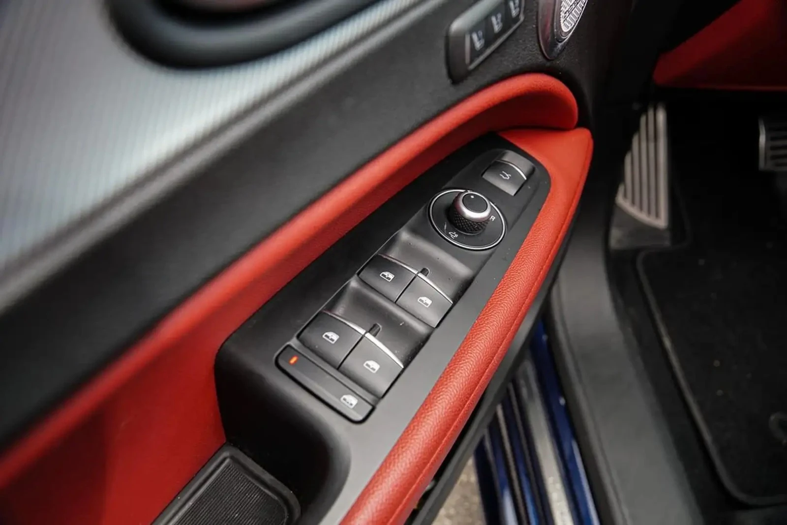 Alfa Romeo Stelvio | AWD| HARMAN KARDON| BSM| NAVI| PANO| RED INT, снимка 8 - Автомобили и джипове - 56129647