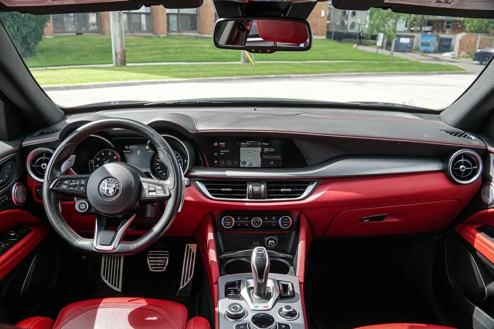Alfa Romeo Stelvio | AWD| HARMAN KARDON| BSM| NAVI| PANO| RED INT, снимка 13 - Автомобили и джипове - 56129647