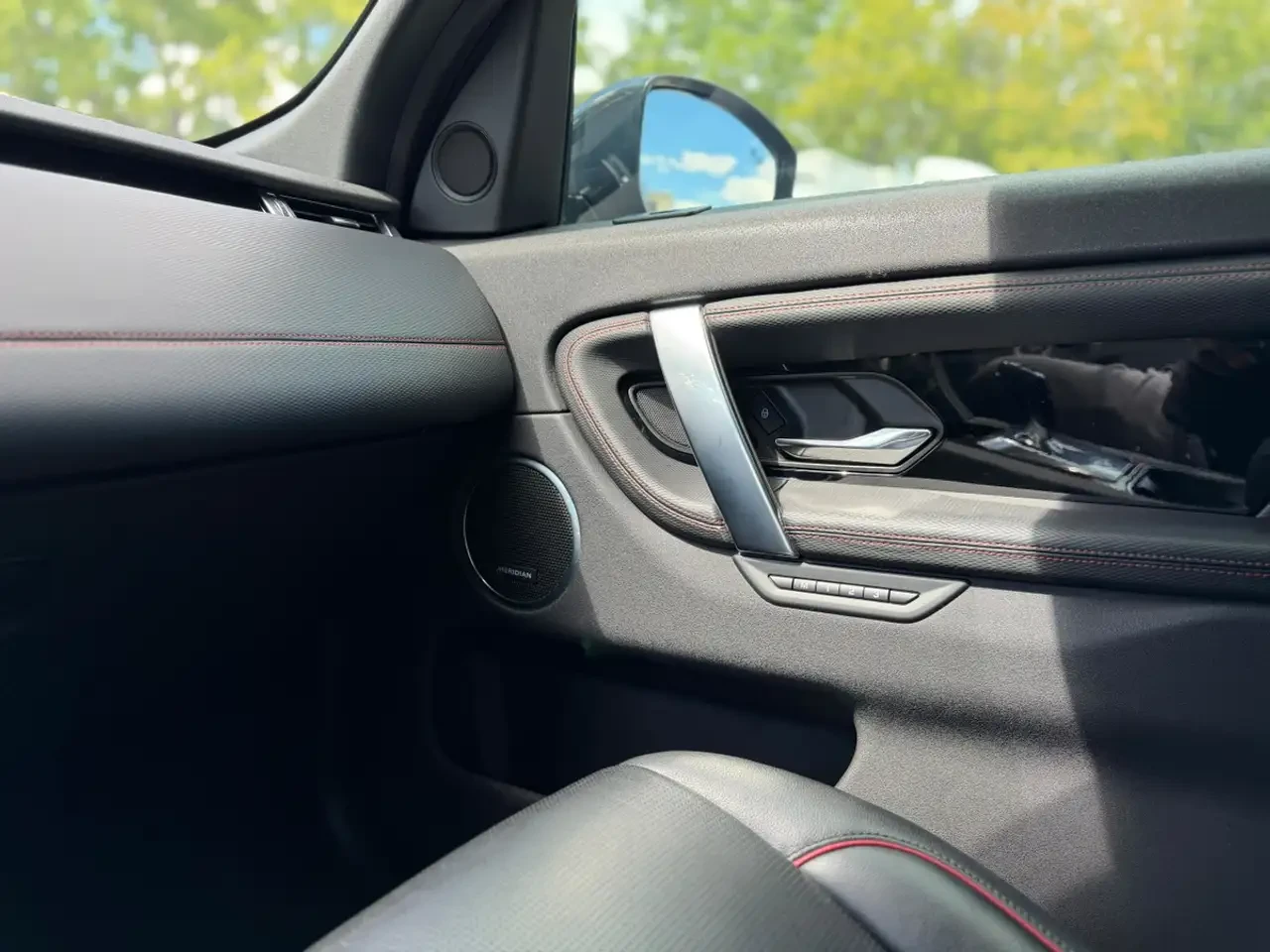 Land Rover Discovery Sport * hybrid* R-Dynamic SE| LOADED, снимка 12 - Автомобили и джипове - 56259090