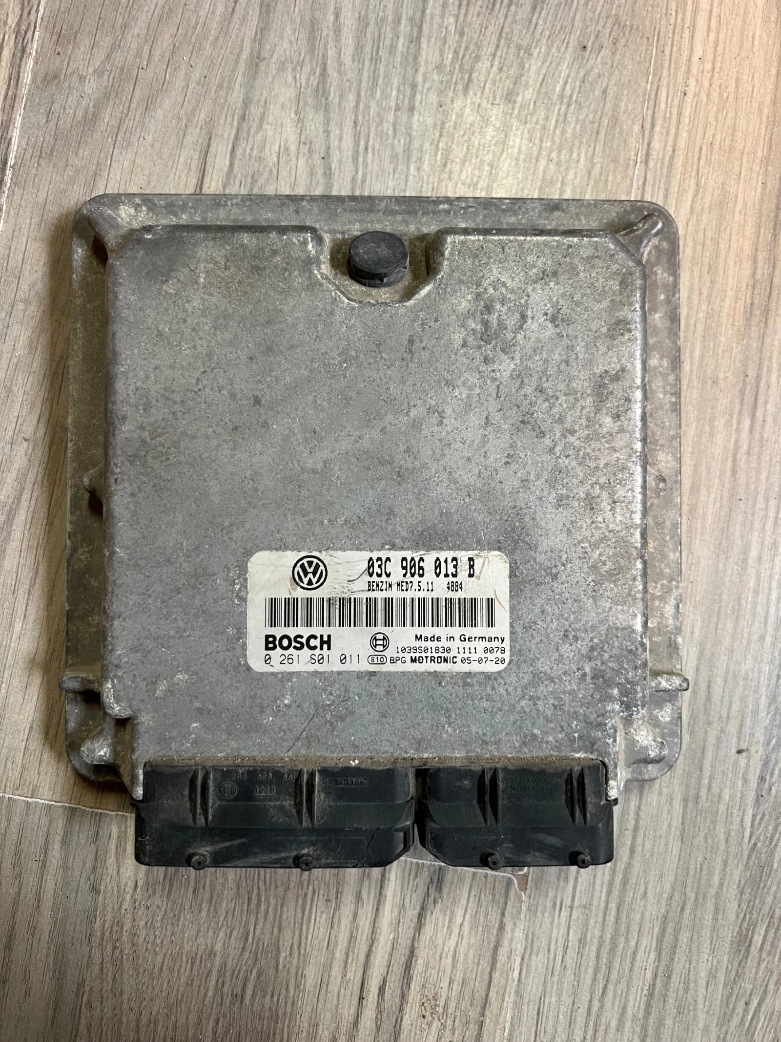 03C906013B Компютър двигател VW 1.4 FSI  0261S01011 03C 906 013 B 0 261 S01 011 | Mobile.bg — изображение 1
