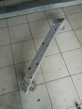 Греда под предна броня Тойота Аурис 1.6Б