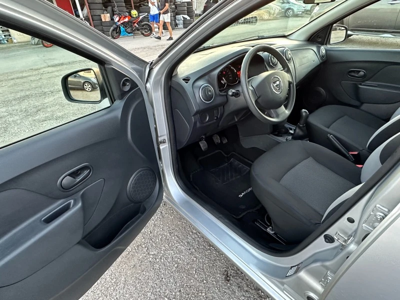 Dacia Sandero 1.2i КАТО НОВА, снимка 10 - Автомобили и джипове - 42768793