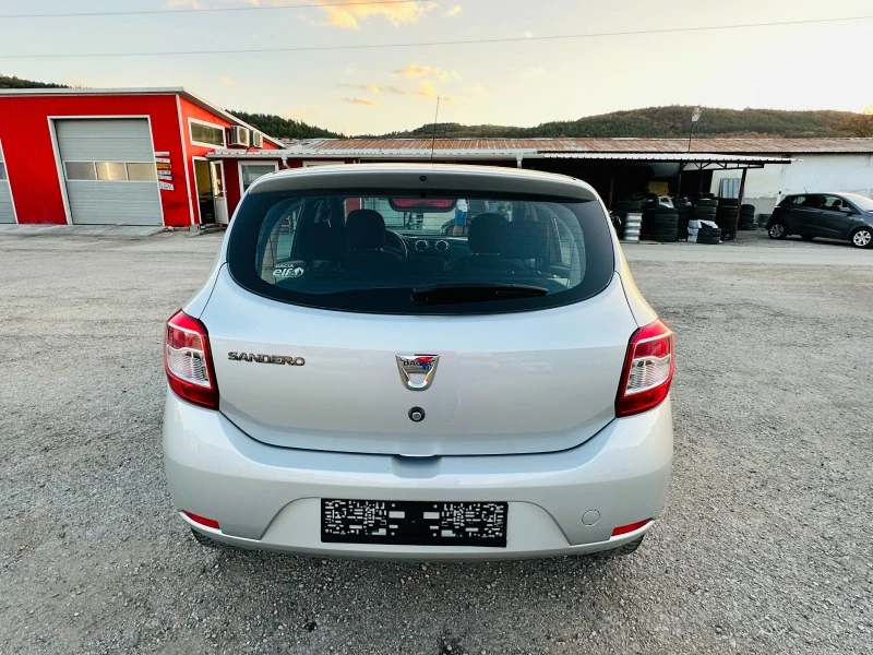 Dacia Sandero 1.2i КАТО НОВА, снимка 4 - Автомобили и джипове - 42768793