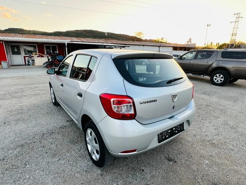 Dacia Sandero 1.2i КАТО НОВА, снимка 5 - Автомобили и джипове - 42768793