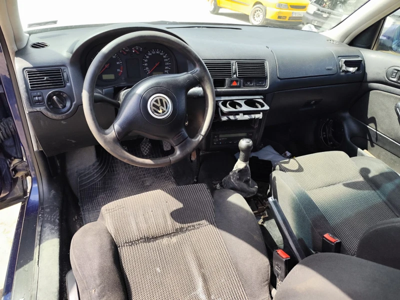 VW Golf 4 - 1.6, снимка 5 - Автомобили и джипове - 50387684