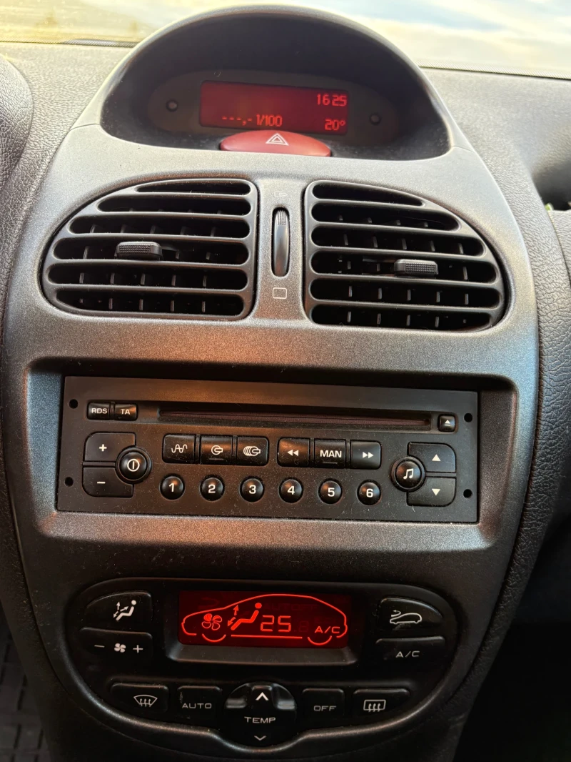 Peugeot 206 SW 2.0 HDI Климатроник, снимка 3 - Автомобили и джипове - 52507827