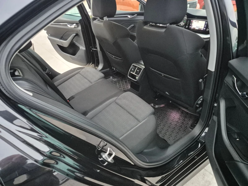 Skoda Octavia С-Гаранция-2.0-A/T-150кс, снимка 10 - Автомобили и джипове - 52323111