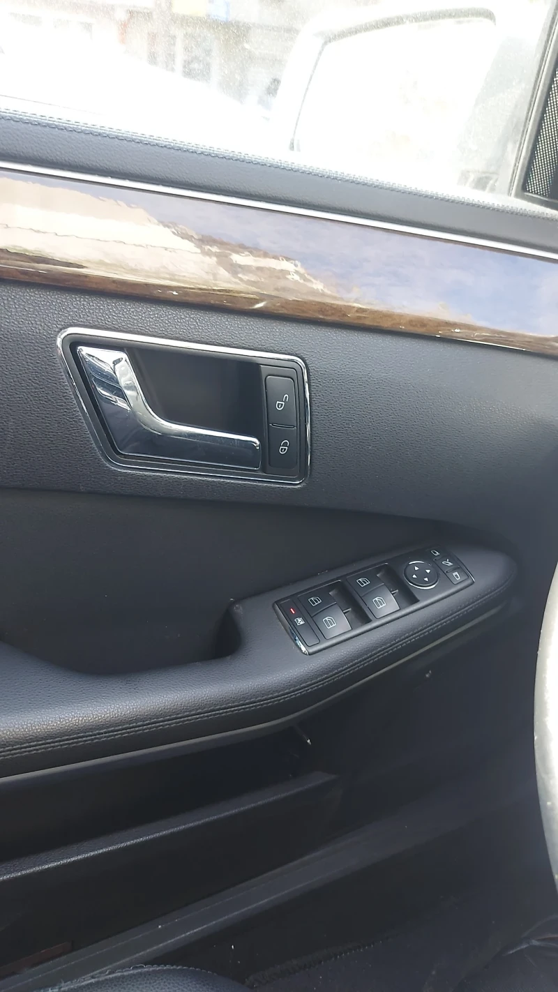 Mercedes-Benz E 250, снимка 4 - Автомобили и джипове - 53570348