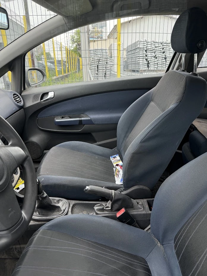 Opel Corsa за ремонт-изхвърля вода, снимка 5 - Автомобили и джипове - 54554590