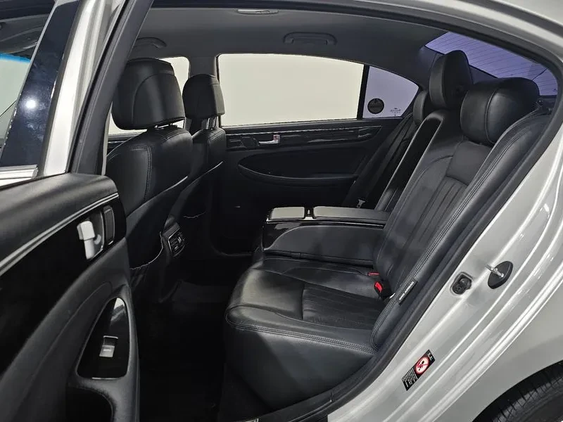 Hyundai Genesis 3.3, снимка 12 - Автомобили и джипове - 54618148
