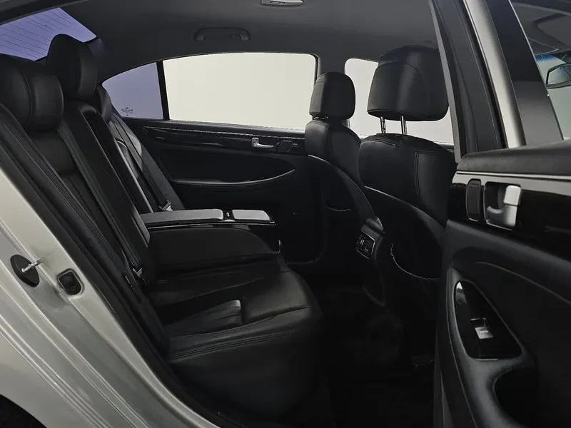 Hyundai Genesis 3.3, снимка 13 - Автомобили и джипове - 54618148