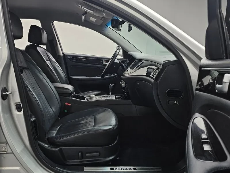 Hyundai Genesis 3.3, снимка 11 - Автомобили и джипове - 54618148