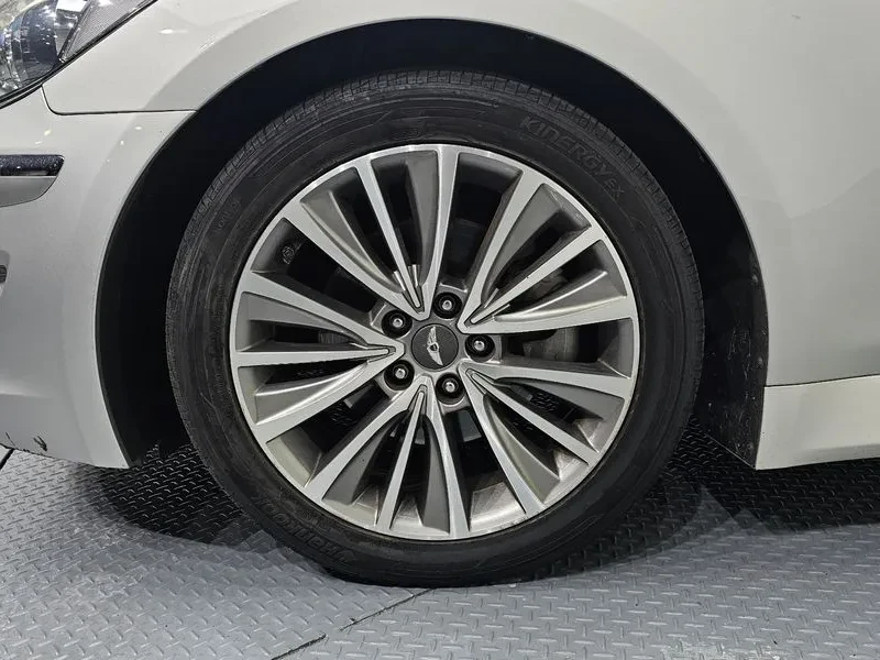 Hyundai Genesis 3.3, снимка 5 - Автомобили и джипове - 54618148